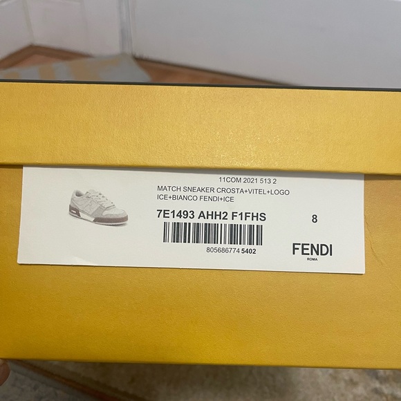 EUC Men’s Size 8 (Euro Sz 41) Fendi Match Low Top Suede Sneakers In White/Beige - Picture 8 of 17